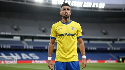 A photorealistic image of a UD Las Palmas player, wearing a yellow jersey and blue shorts, with a determined expression...