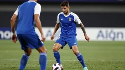 A photorealistic image of an anonymous UD Las Palmas center-back, aged 25-30, wearing a blue jersey with white sleeves, a...